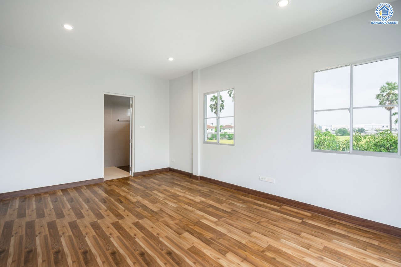 บ้านมือสองตกแต่งใหม่ คุณภาพแบรนด์ LH ม.ชัยพฤกษ์ ราชพฤกษ์-แจ้งวัฒนะ หลังมุม เนื้อที่ 58.8 ตร.ว. ฟังก์ชัน 3 ห้องนอน 3 ห้องน้ำ 2 ที่จอดรถ ภายในตกแต่งหรูหรา บนทำเลศักยภาพติดถนนราชพฤกษ์ เชื่อมสู่แจ้งวัฒนะได้อย่างรวดเร็ว และเพียง 10 นาทีถึงรถไฟฟ้า "สถานีบางรักใหญ่"...